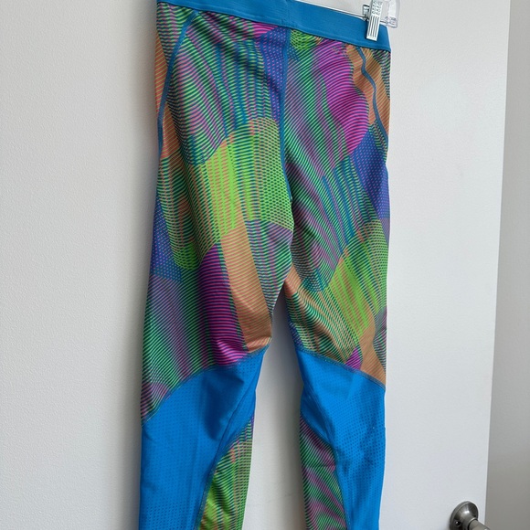Nike Pro Multicolor Hypercool Frequency Stretchy Capri Leggings | Size Medium - Picture 8 of 10